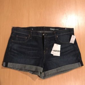 Gap mid rise girlfriend short